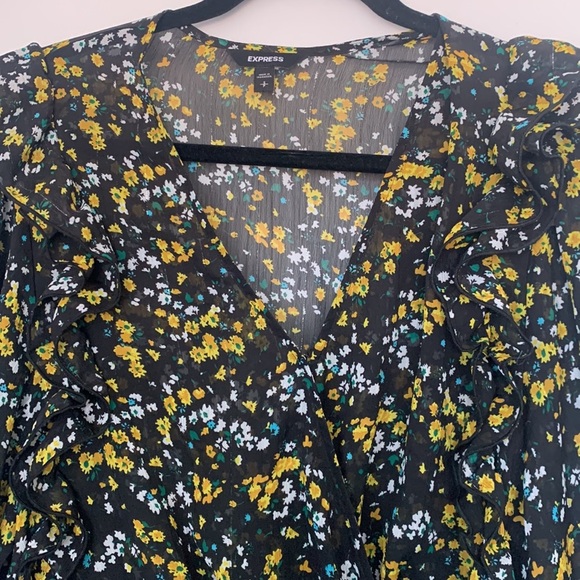 Express floral prints metallic wrap sheer top size sp - Picture 5 of 11